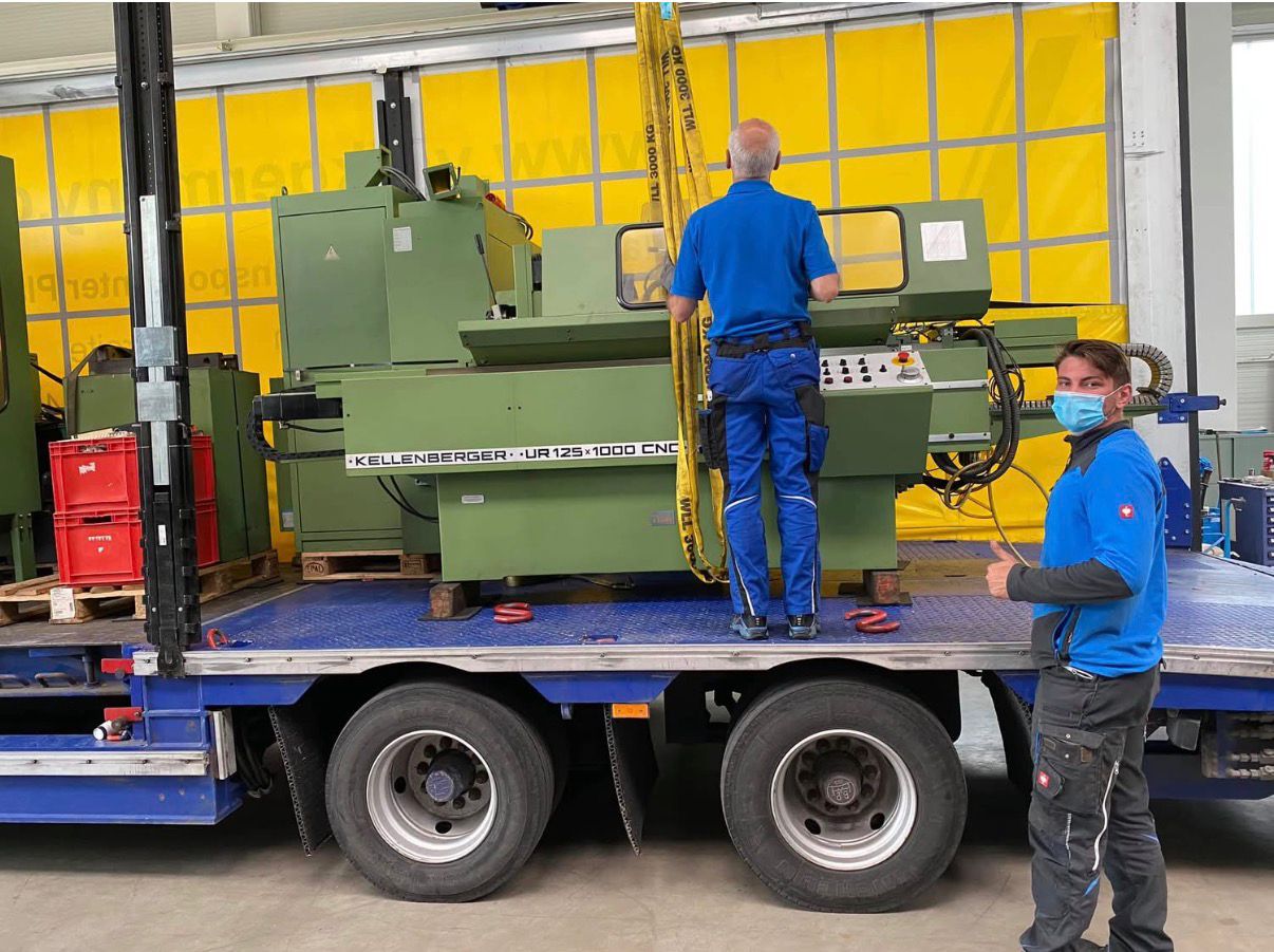 Maschinenverladung auf LKW